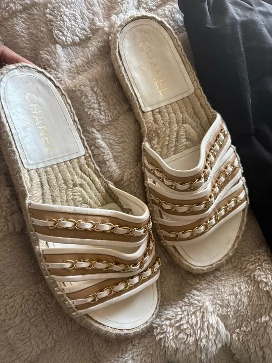 CHANEL Cream and Gold Chain Slide Sandals - Picture 2 of 5